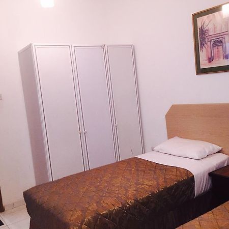 Gold Plaza Guest House Dubái Habitación foto