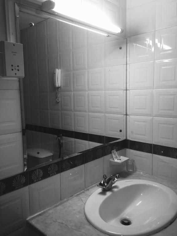 Gold Plaza Guest House Dubái Habitación foto